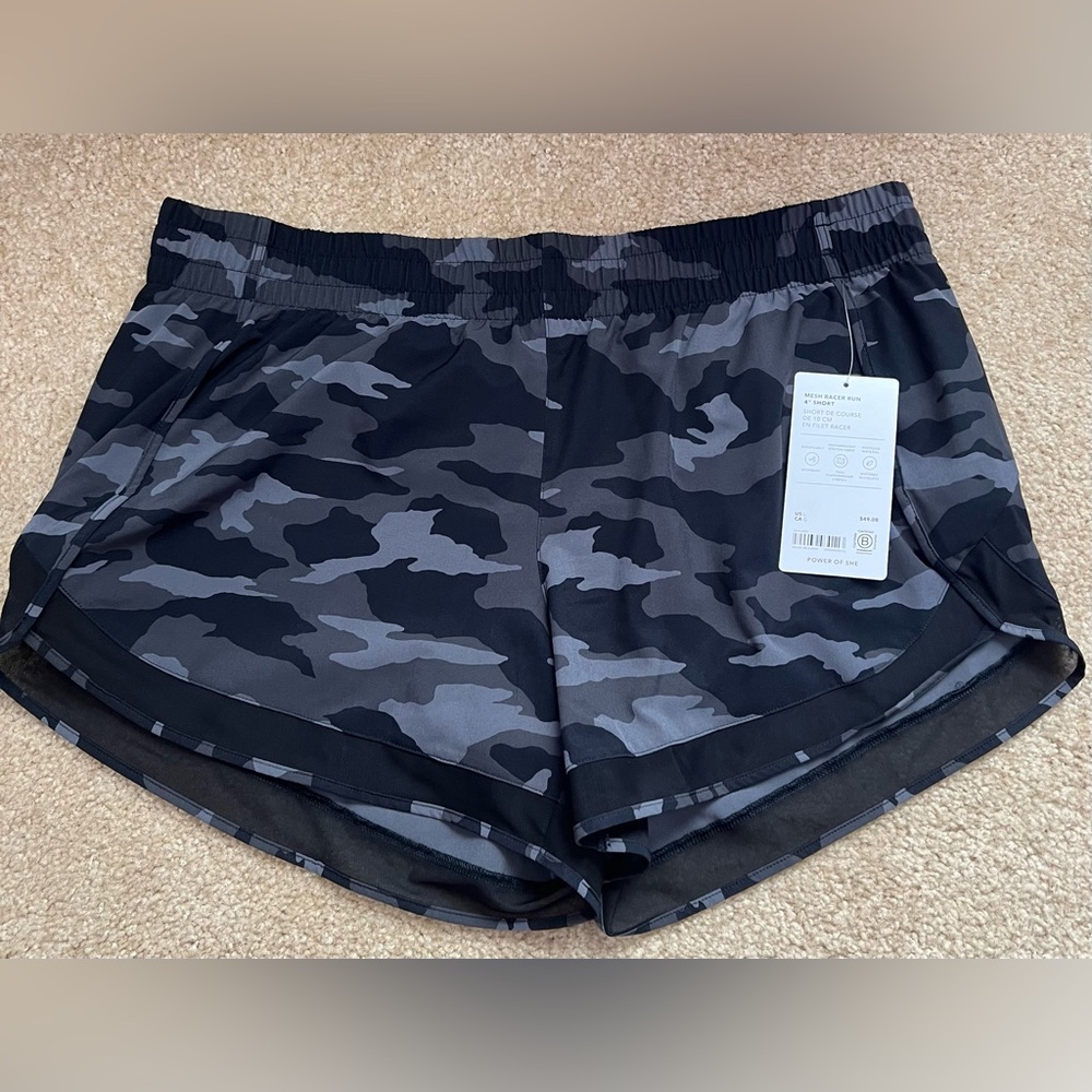 NWT Women’s Athleta Mesh Racer Run 4” Short, size Large.